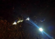 北京一18岁小伙只带了手机爬野山被困，18人连夜救援