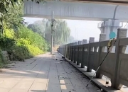 江苏钓友发现铁路桥下路面沉降 铁路部门：已查看，对铁路桥无影响